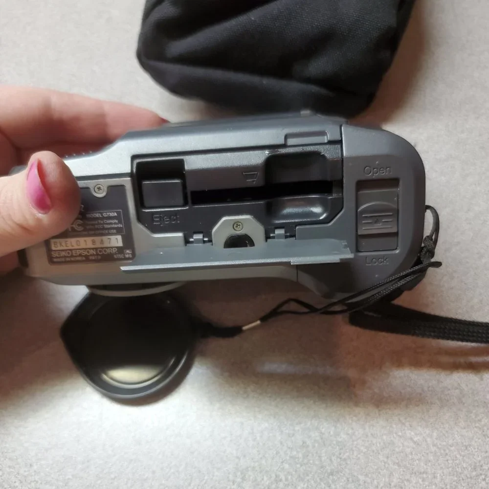 Epson PhotoPC 750Z Digital Camera - Case & CF Card Included